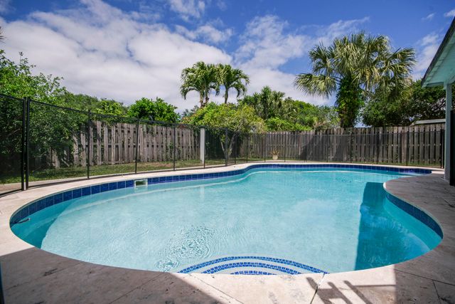 4359 Daffodil Circle N, Palm Beach Gardens, FL 33410