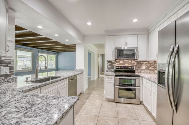 4359 Daffodil Circle N, Palm Beach Gardens, FL 33410