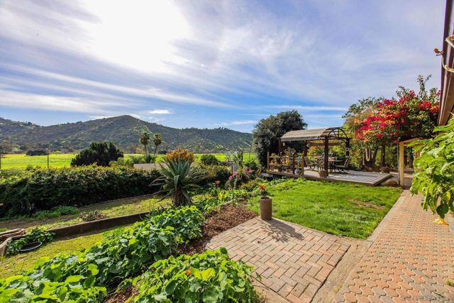 14416 Willow Rd, Lakeside, CA 92040