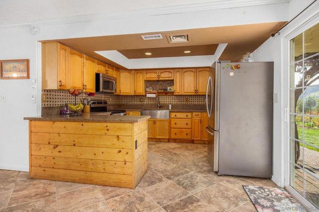 14416 Willow Rd, Lakeside, CA 92040