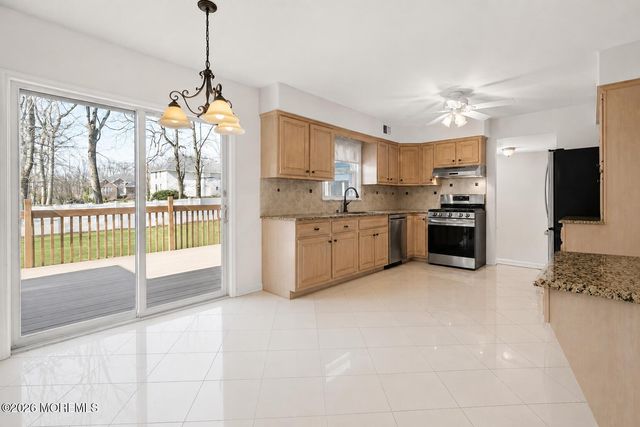 3 Manalapan Woods Drive, Manalapan, NJ 07726