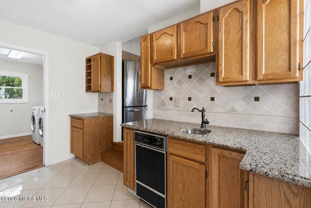 3 Manalapan Woods Drive, Manalapan, NJ 07726