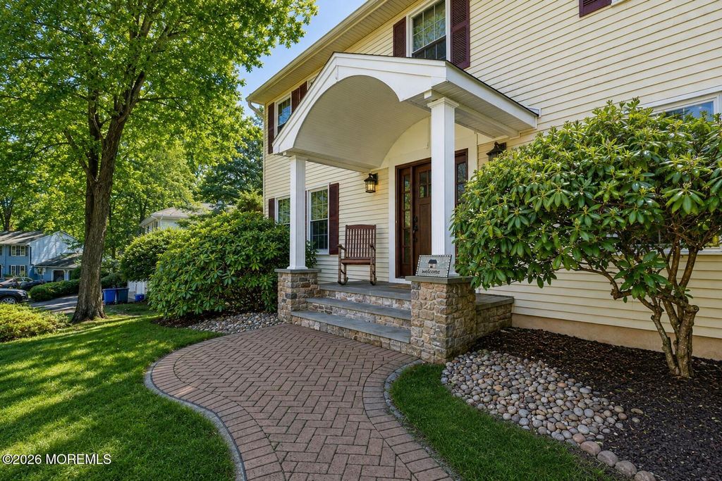 3 Manalapan Woods Drive, Manalapan, NJ 07726