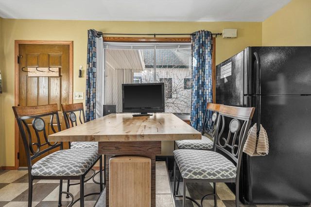 3528 S 33rd STREET, Greenfield, WI 53221