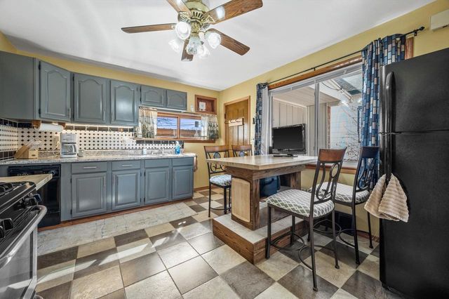 3528 S 33rd STREET, Greenfield, WI 53221