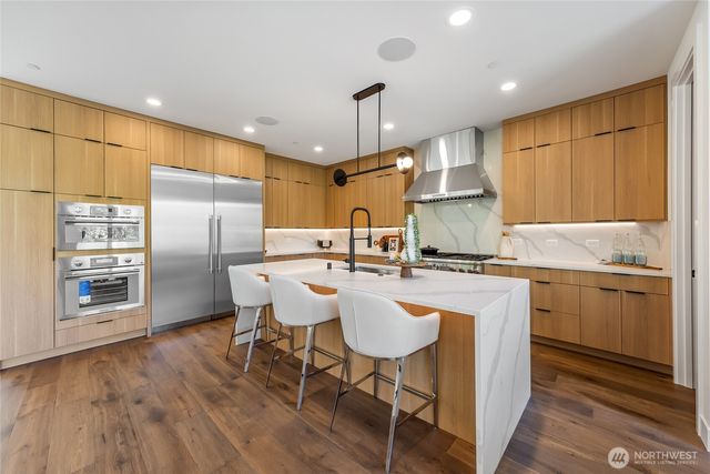 10204 NE 43rd Street, Kirkland, WA 98033