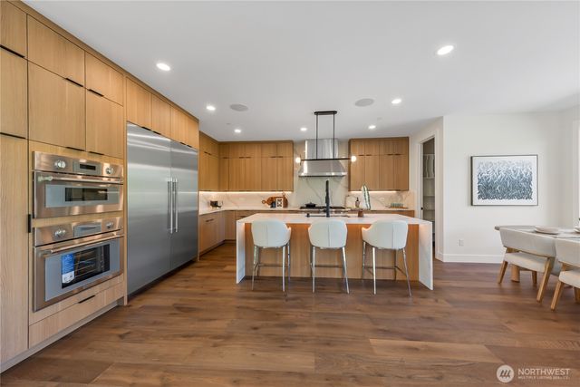 10204 NE 43rd Street, Kirkland, WA 98033