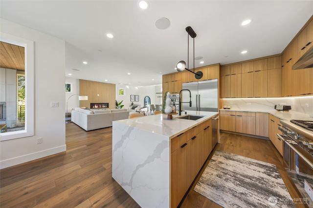 10204 NE 43rd Street, Kirkland, WA 98033