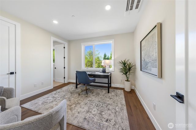 10204 NE 43rd Street, Kirkland, WA 98033