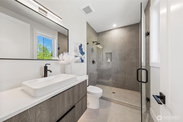 10204 NE 43rd Street, Kirkland, WA 98033