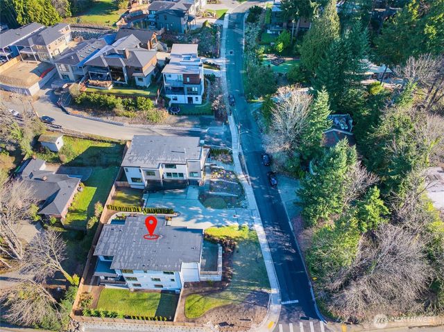 10204 NE 43rd Street, Kirkland, WA 98033