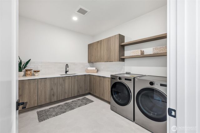 10204 NE 43rd Street, Kirkland, WA 98033