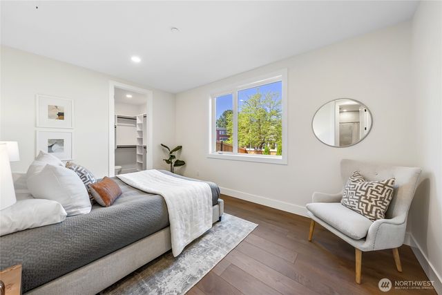 10204 NE 43rd Street, Kirkland, WA 98033