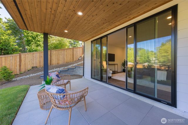 10204 NE 43rd Street, Kirkland, WA 98033