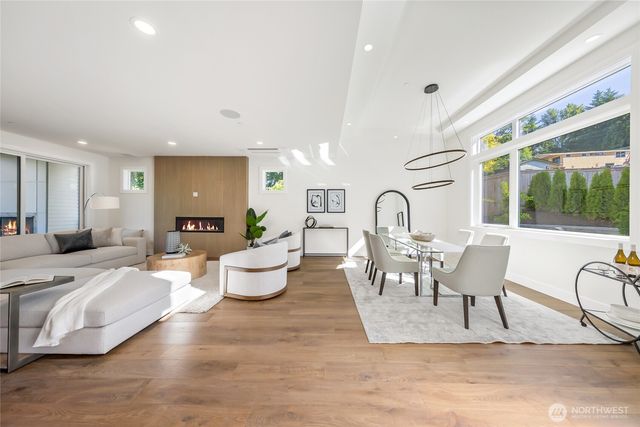 10204 NE 43rd Street, Kirkland, WA 98033