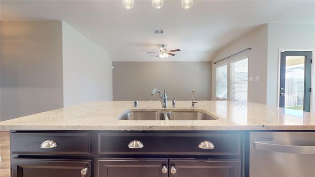 1014 Barstow Drive, Rosharon, TX 77583