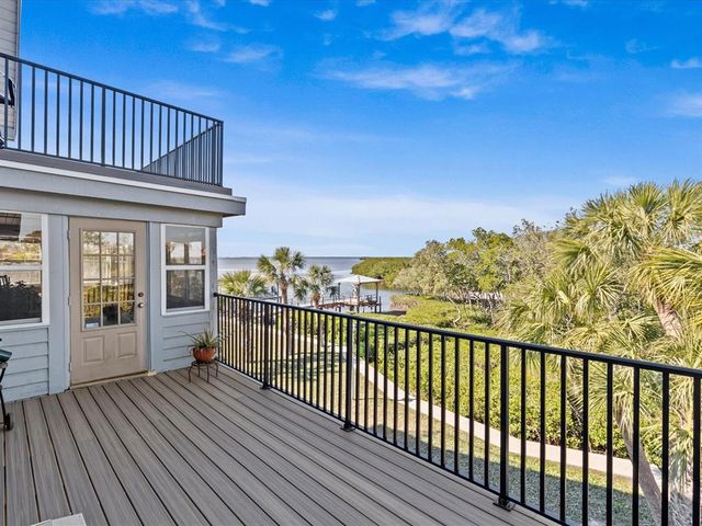 1614 SEA BREEZE DRIVE, Tarpon Springs, FL 34689