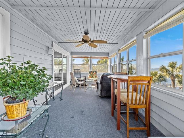 1614 SEA BREEZE DRIVE, Tarpon Springs, FL 34689