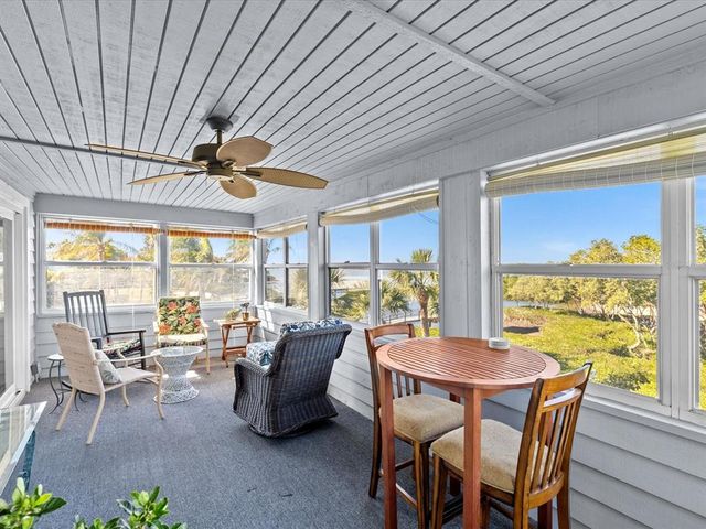 1614 SEA BREEZE DRIVE, Tarpon Springs, FL 34689