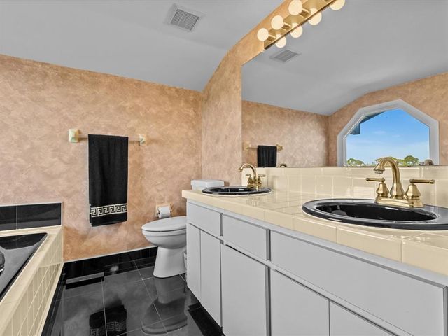 1614 SEA BREEZE DRIVE, Tarpon Springs, FL 34689