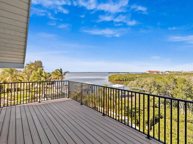 1614 SEA BREEZE DRIVE, Tarpon Springs, FL 34689