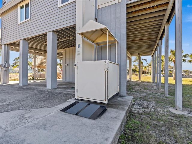 1614 SEA BREEZE DRIVE, Tarpon Springs, FL 34689