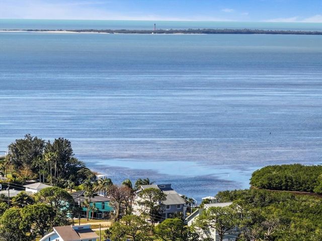 1614 SEA BREEZE DRIVE, Tarpon Springs, FL 34689