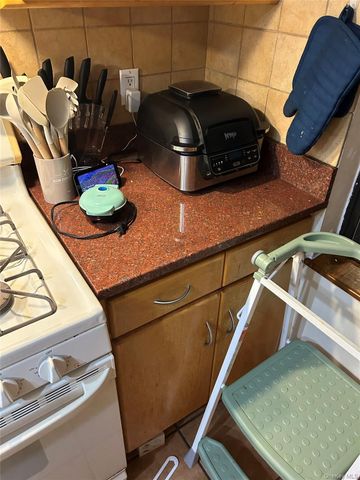 31-05 33 Street 3L, Astoria, NY 11106