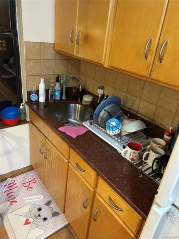 31-05 33 Street 3L, Astoria, NY 11106