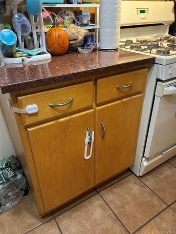 31-05 33 Street 3L, Astoria, NY 11106