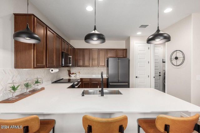 9001 W RANCHO Drive, Glendale, AZ 85305