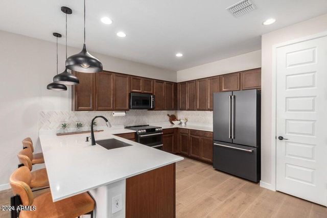 9001 W RANCHO Drive, Glendale, AZ 85305