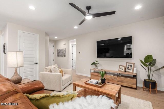 9001 W RANCHO Drive, Glendale, AZ 85305