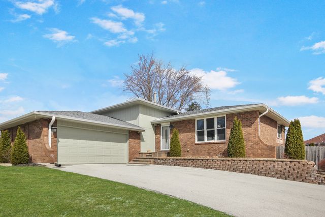 2938 E Shagbark Trail, Crete, IL 60417