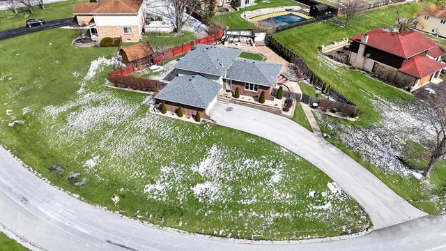 2938 E Shagbark Trail, Crete, IL 60417