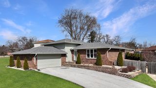 2938 E Shagbark Trail, Crete, IL 60417