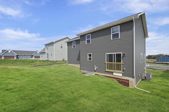 203 Dahlia Drive, Stoughton, WI 53589