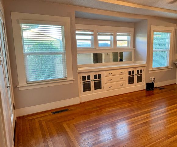 1105-1107 W G St, Oakdale, CA 95361