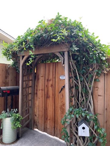 1105-1107 W G St, Oakdale, CA 95361