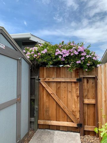 1105-1107 W G St, Oakdale, CA 95361