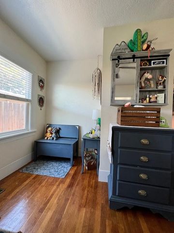 1105-1107 W G St, Oakdale, CA 95361