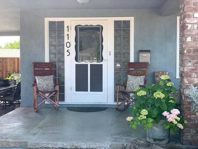 1105-1107 W G St, Oakdale, CA 95361