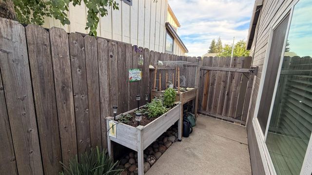 322 Hemphill Way, Roseville, CA 95678