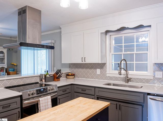 7 Crowndale Court, Taylors, SC 29687
