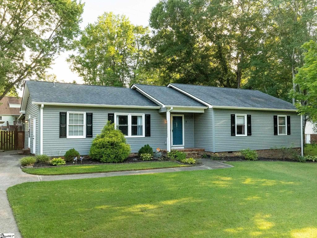 7 Crowndale Court, Taylors, SC 29687
