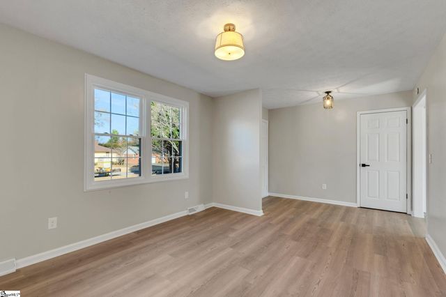 106 Lynn Drive, Taylors, SC 29687