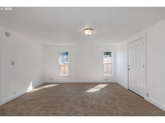 29590 FIR St, Rainier, OR 97048