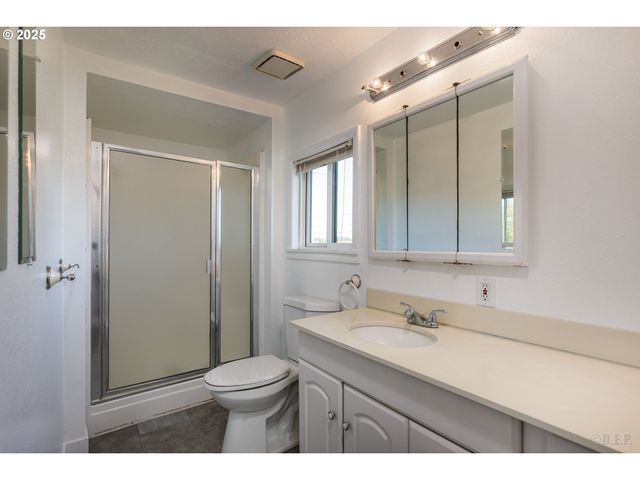 29590 FIR St, Rainier, OR 97048