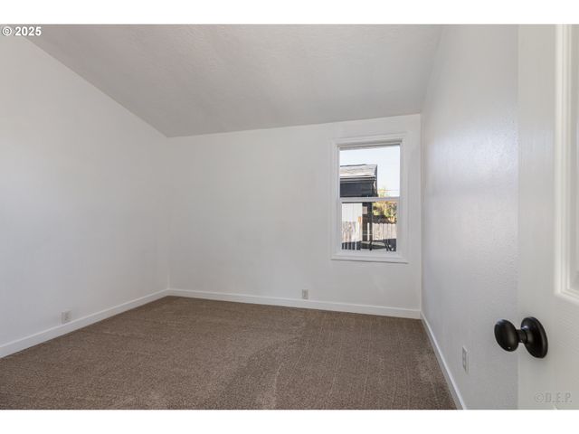 29590 FIR St, Rainier, OR 97048