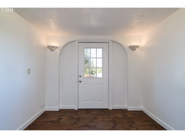 29590 FIR St, Rainier, OR 97048